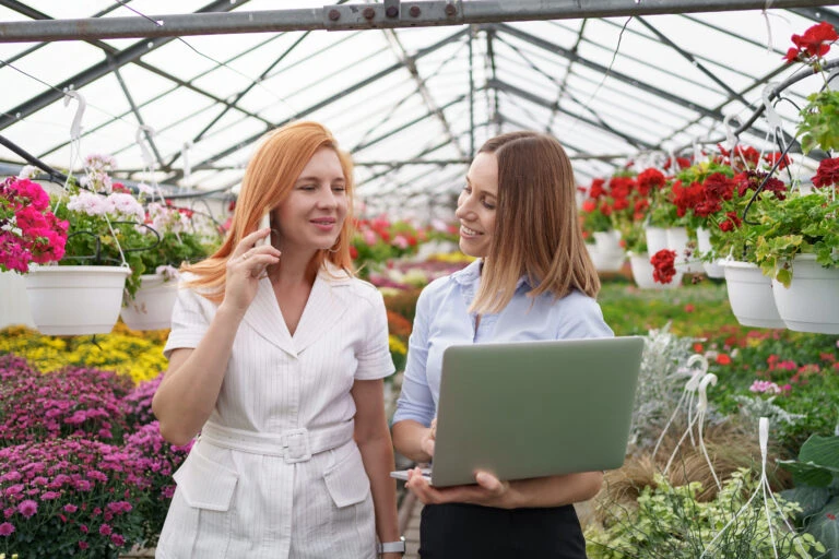 Atención al cliente y cotización de servicios de jardinería